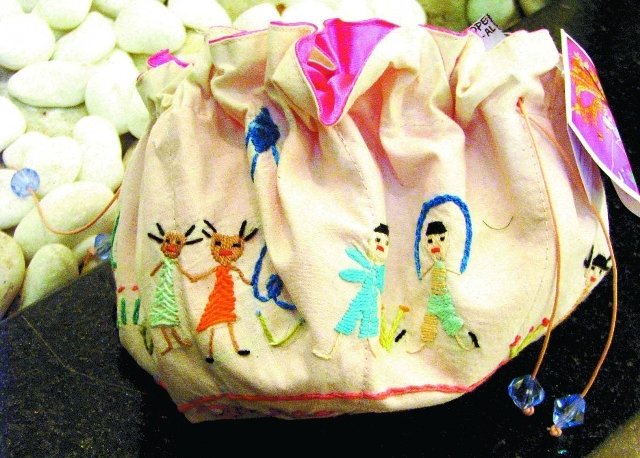 Porta joias da Associação Pontos e Bordados de Penedo