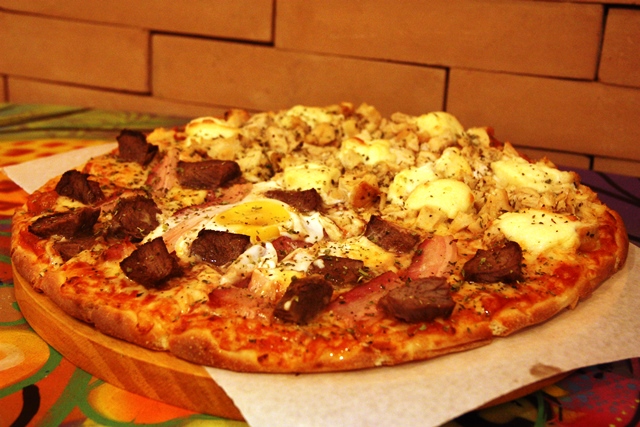 Até a pizza de frango a catupiry é simpática