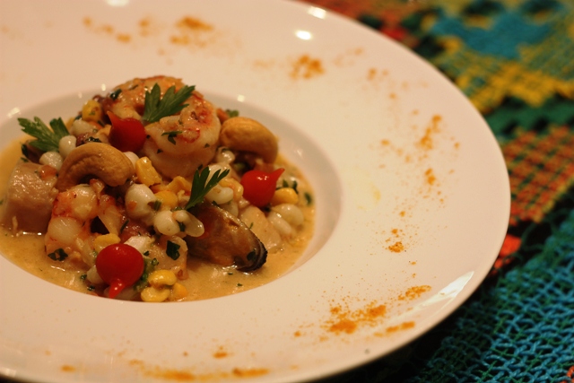 Munguzá do mar com camarão, lula, polvo, mexilhão e peixe