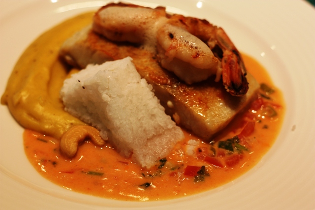 Peixe à moda do chef é agridoce com purê de banana da terra e cuscuz de arroz