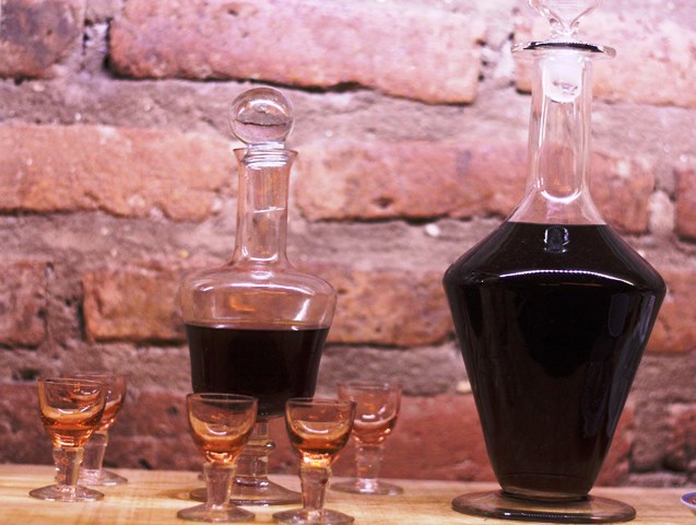 O licor de jenipapo da dona Cordélia, sabor de família