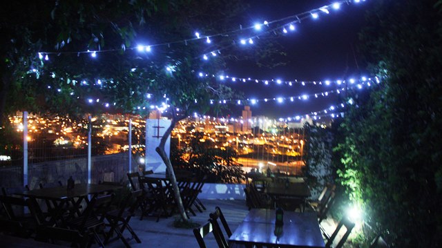 O romântico Quintal do Café Manolo no bairro do Farol