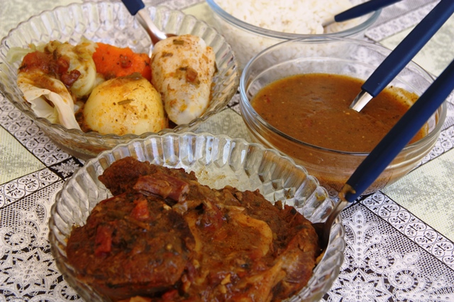 O clássico cozido com osso buco (chambaril) e legumes