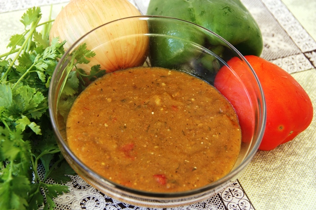 Pirão resultado do casamento da farinha e do caldo de carne com legumes