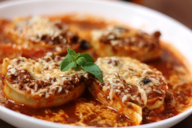 Rondelli ao molho bolonhesa