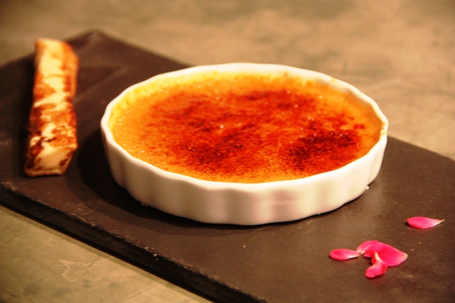 Maravilha: versão brasileira do francês creme brulé. Em vez do creme de leite, ele usou o doce de leite de Minas Gerais (Viçosa)