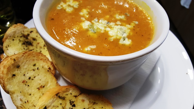Caldo abóbora com queijo gorgonzola