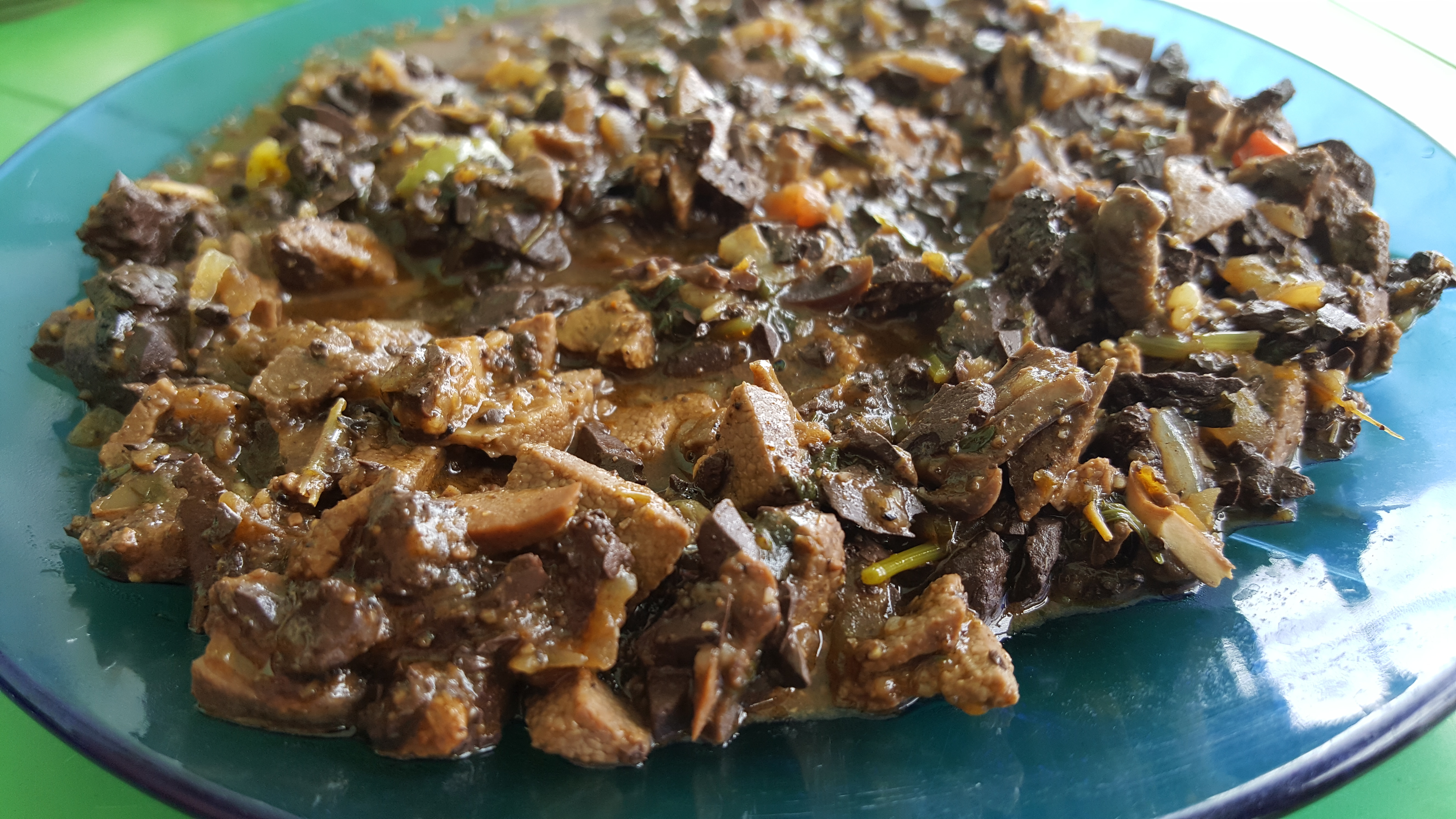 Sem tanajura, apostei no sarapatel, tradição do bar do Frazio