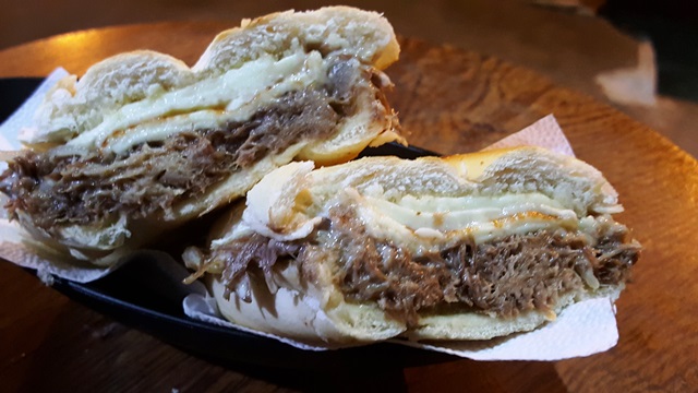 Sanduíche de carne de sol na nata