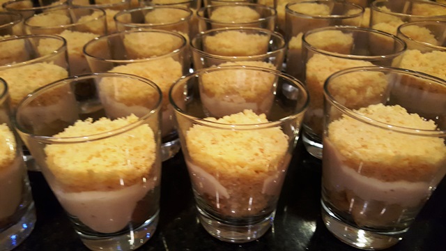 Cremoso de Dulcey (doce de leite francês) com nosso famoso bolo de fubá e sorvete de limão