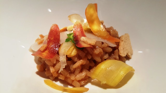 Arroz cremoso com legumes, caldo de carne, e a grata surpresa é lâmina de graviola (coisa de Giovanna)