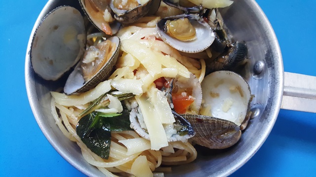 Espaguete com maçunim no azeite