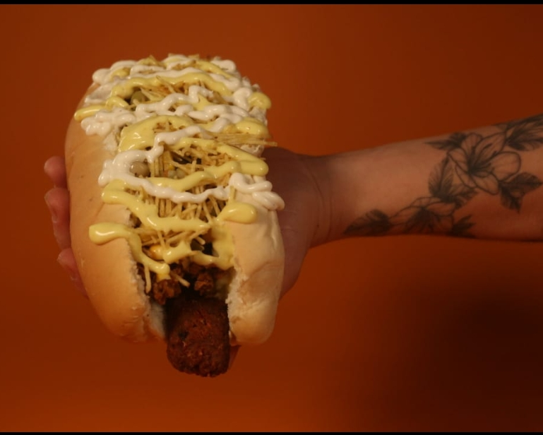 Festival Carambola também é vegano, notdog de linguiça de feijão fradinhoo