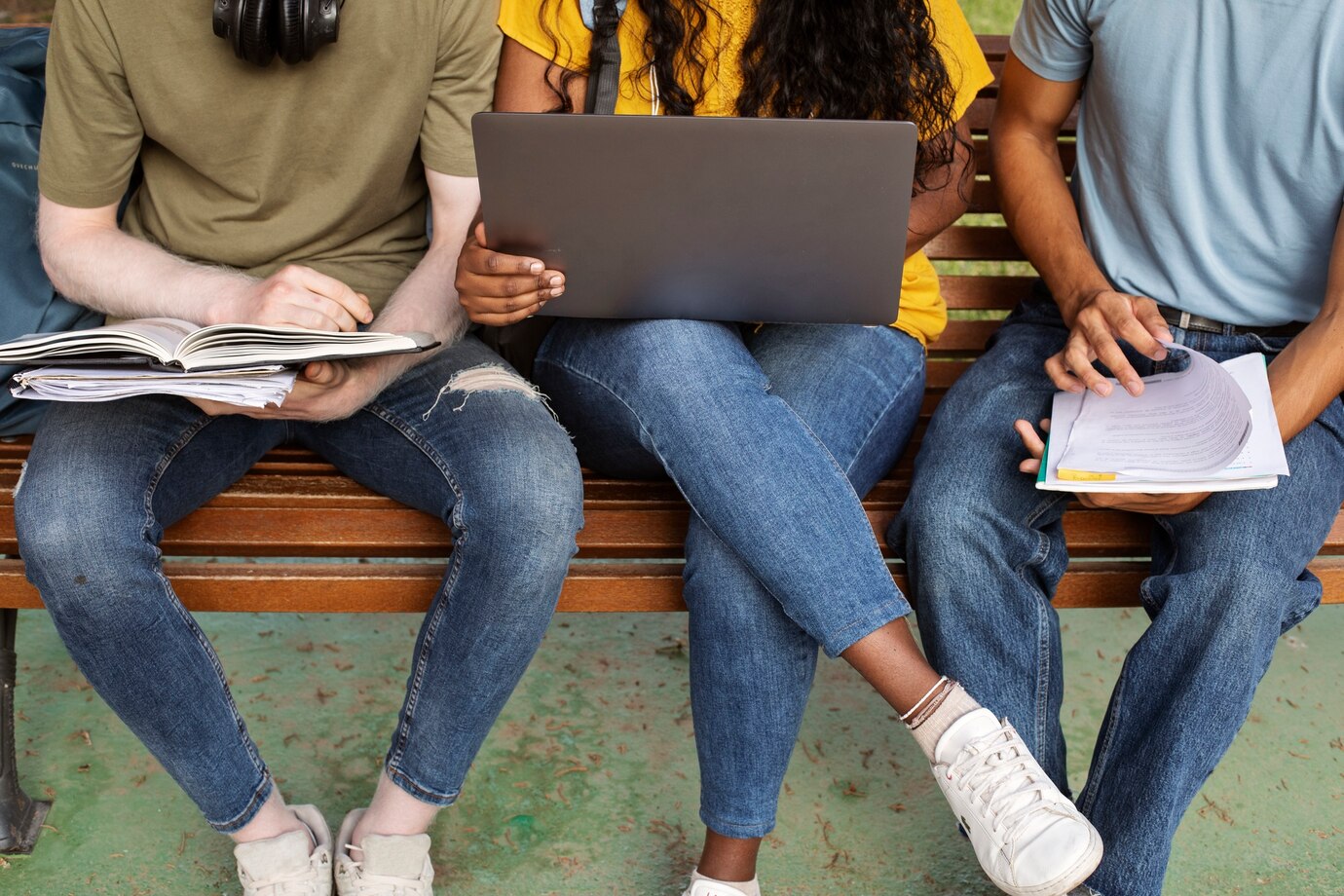 Jovens brasileiros buscam estudar fora mais cedo e reduzem interesse por EUA e Canadá