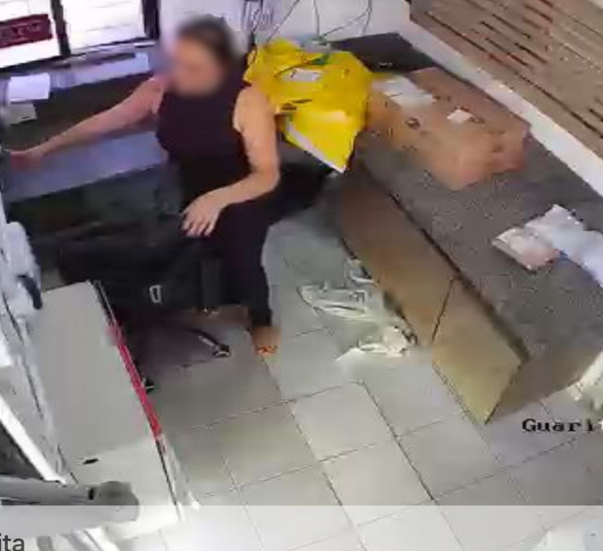 Mulheres foram registradas furtando objetos de imóvel em Maceió