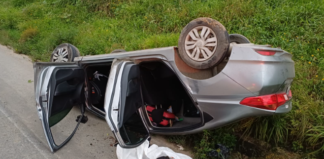 O policial conduzia um Honda City quando perdeu o controle do veículo, que capotou. Foto: Reprodução