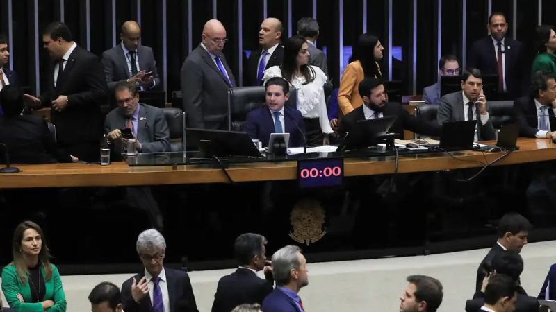 Entenda como PEC blinda parlamentares de investigações do STF e de prisões