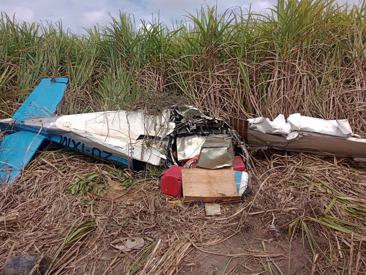Destroços de aeronave são retirados e levados para Arapiraca