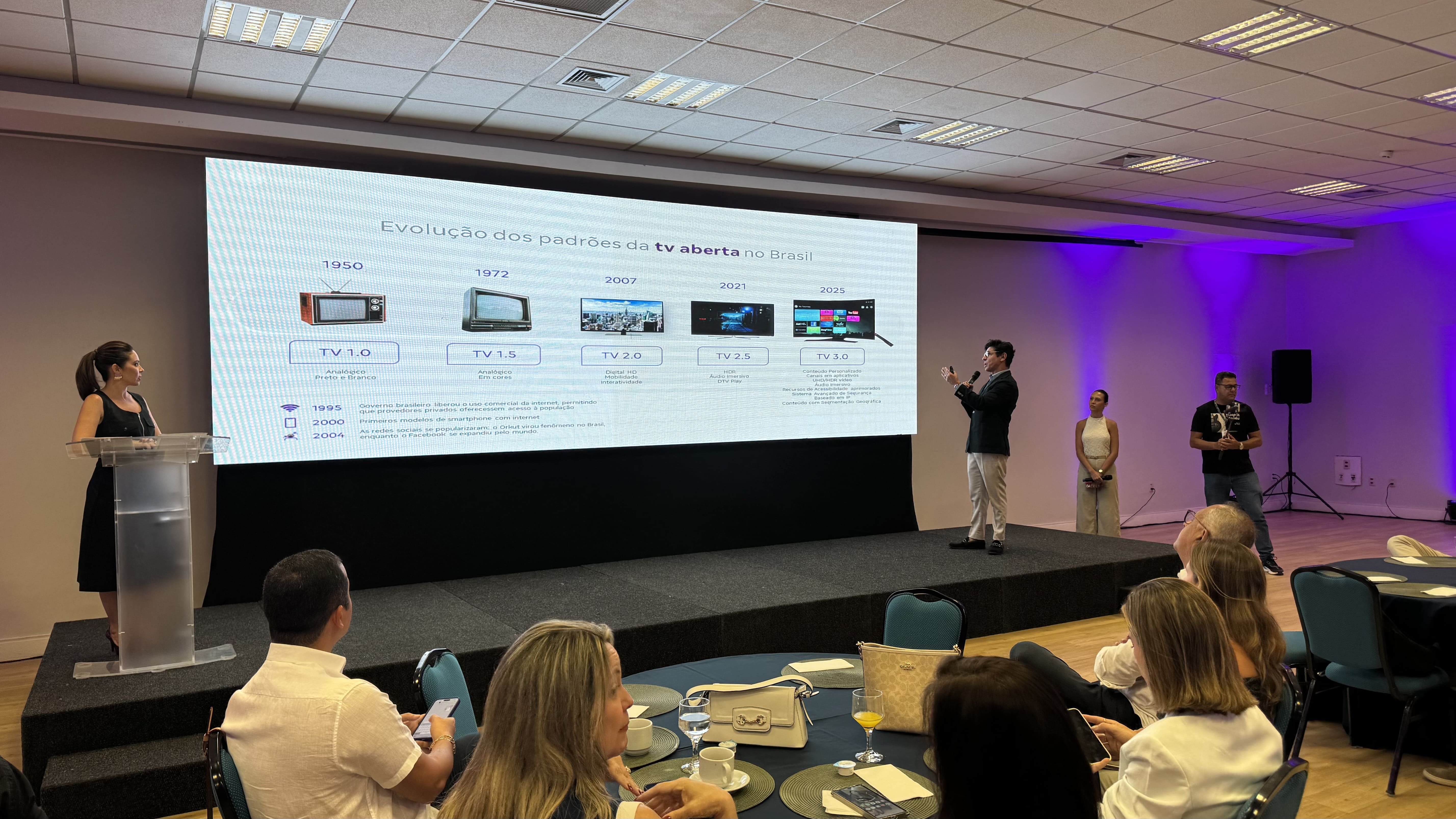 André Dias durante apresentação