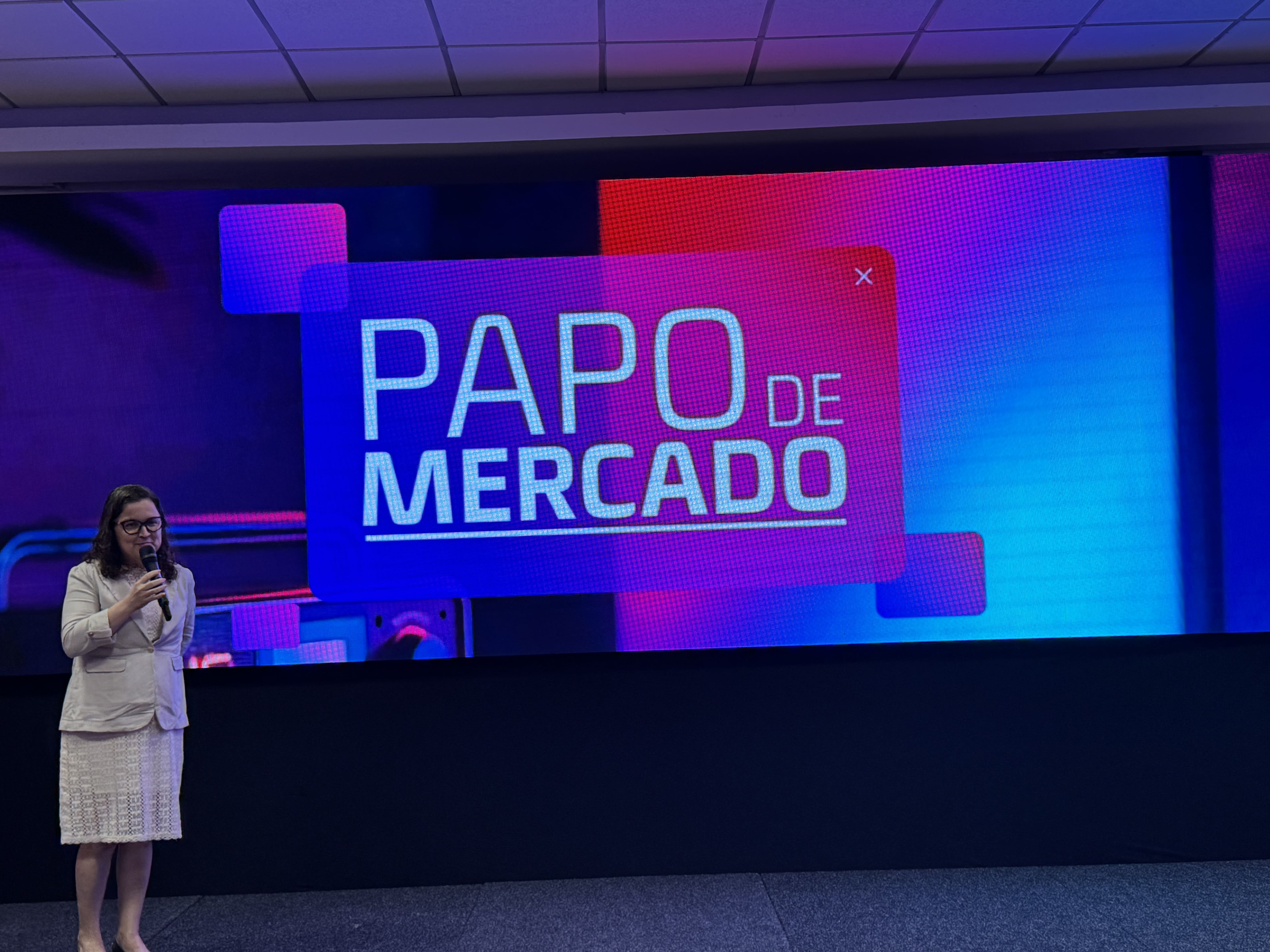 Diretora de Conteúdo do PSCOM enfatizando os dados celebrados