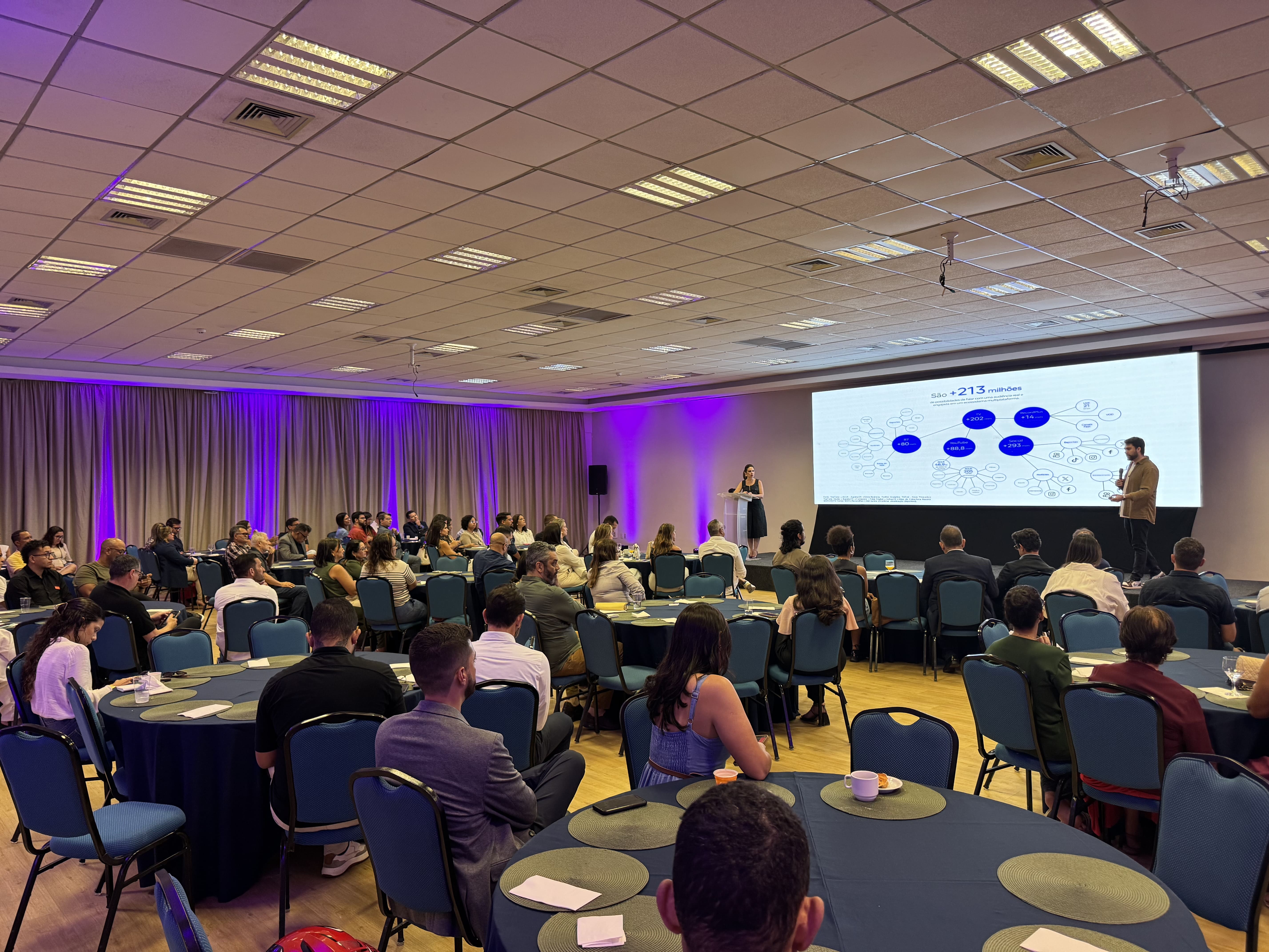 Executivo da Rede Record durante a cerimônia