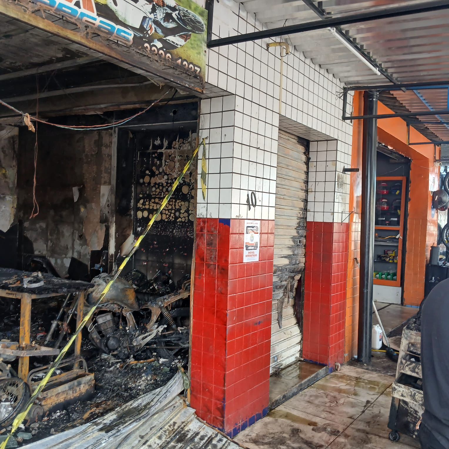 Iincêndio destrói loja de peças de moto no Centro de Maceió