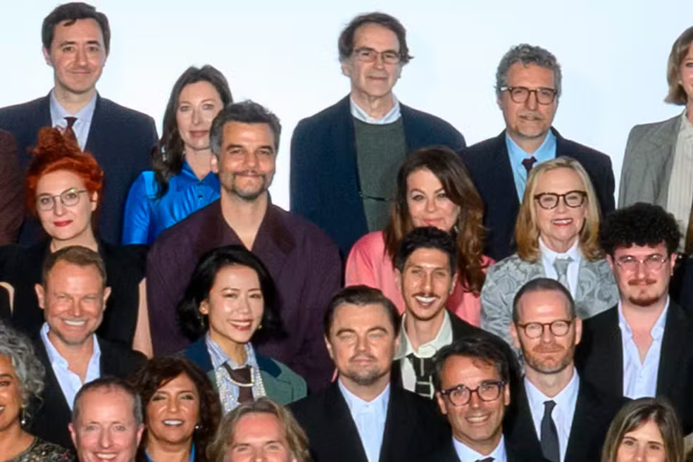 Wagner Moura e Kleber Mendonça Filho aparecem em foto oficial dos indicados ao Oscar — Foto: Richard Harbaugh / The Academy