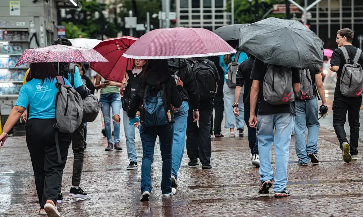 Defesa Civil alerta para chuva forte, raios e granizo na Grande São Paulo