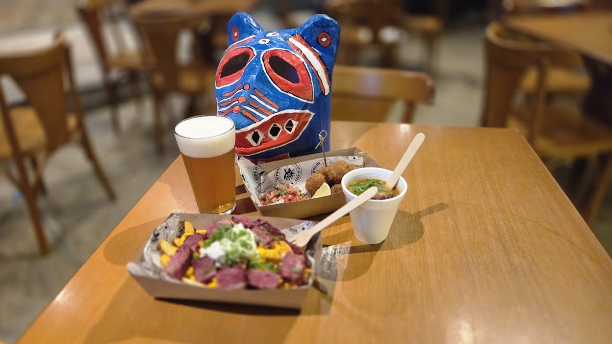 Chope artesanal e comidinhas