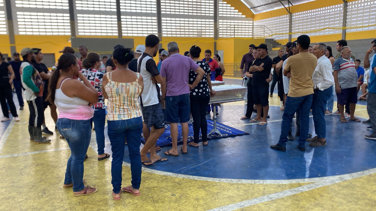 Comunidade se une em oração durante os velórios das vítimas do acidente ocorrido na AL-220.