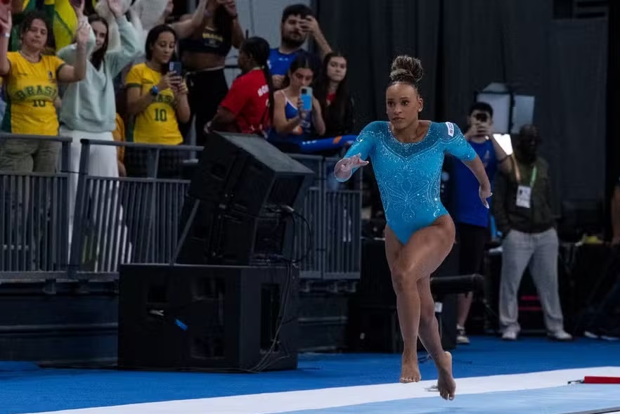 Rebeca Andrade volta a competir no Mundial de Ginástica após três anos