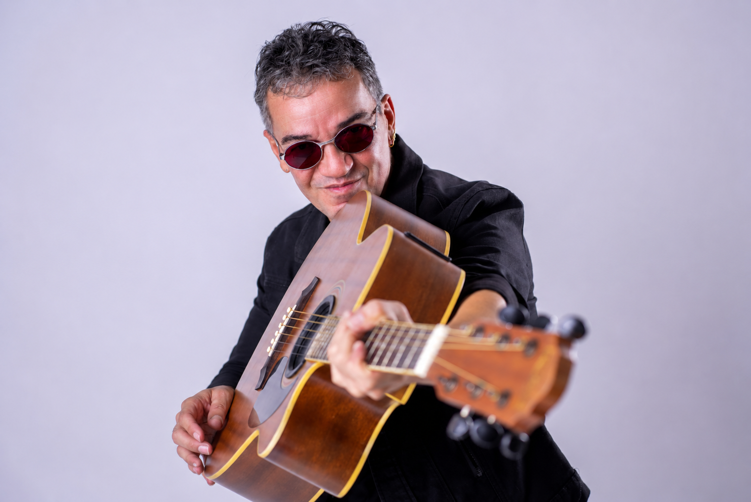 Allan Bastos apresenta o show "Minha História" nesta sexta-feira (7) no Villa Farol