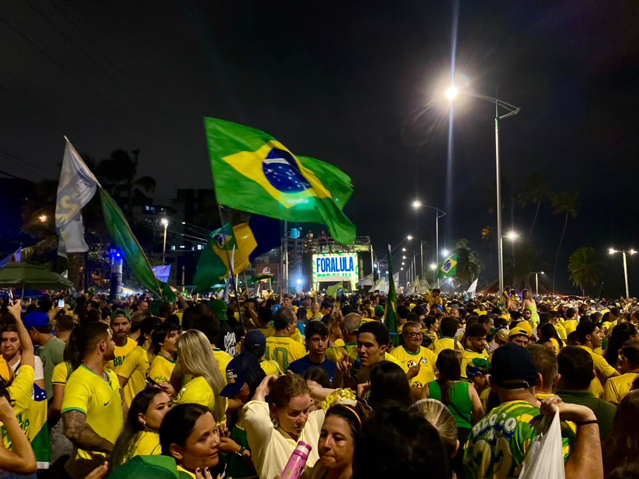 Bloco do 22 reúne apoiadores em Maceió com presença de Alfredo Gaspar e Carlos Bolsonaro