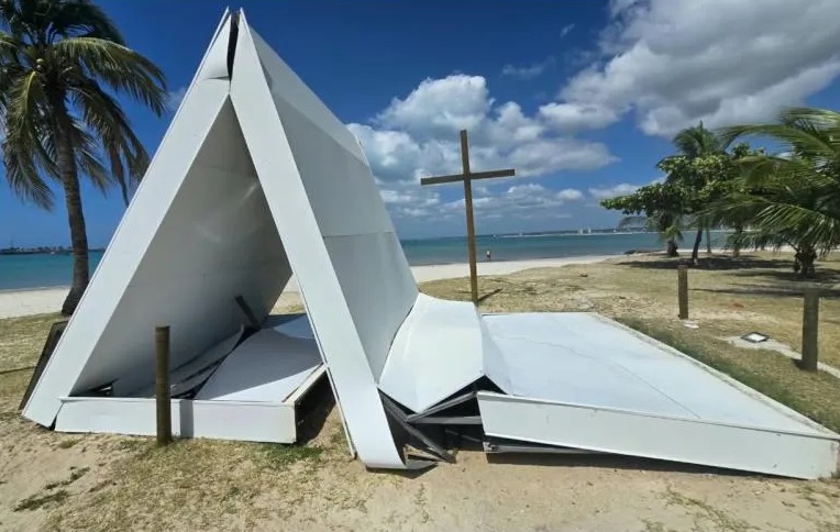 Capelinha do Jaraguá desaba durante ventania nesse fim de semana, em Maceió