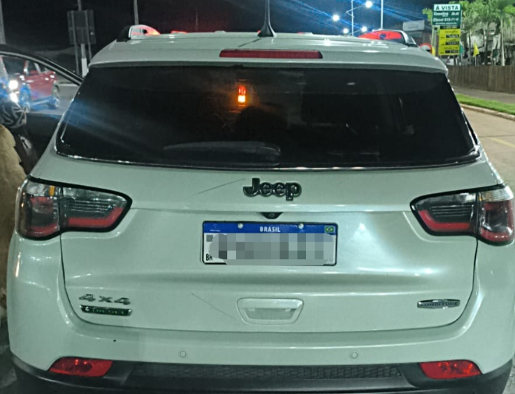 Jeep Compass com queixa de roubo é recuperado durante abordagem policial