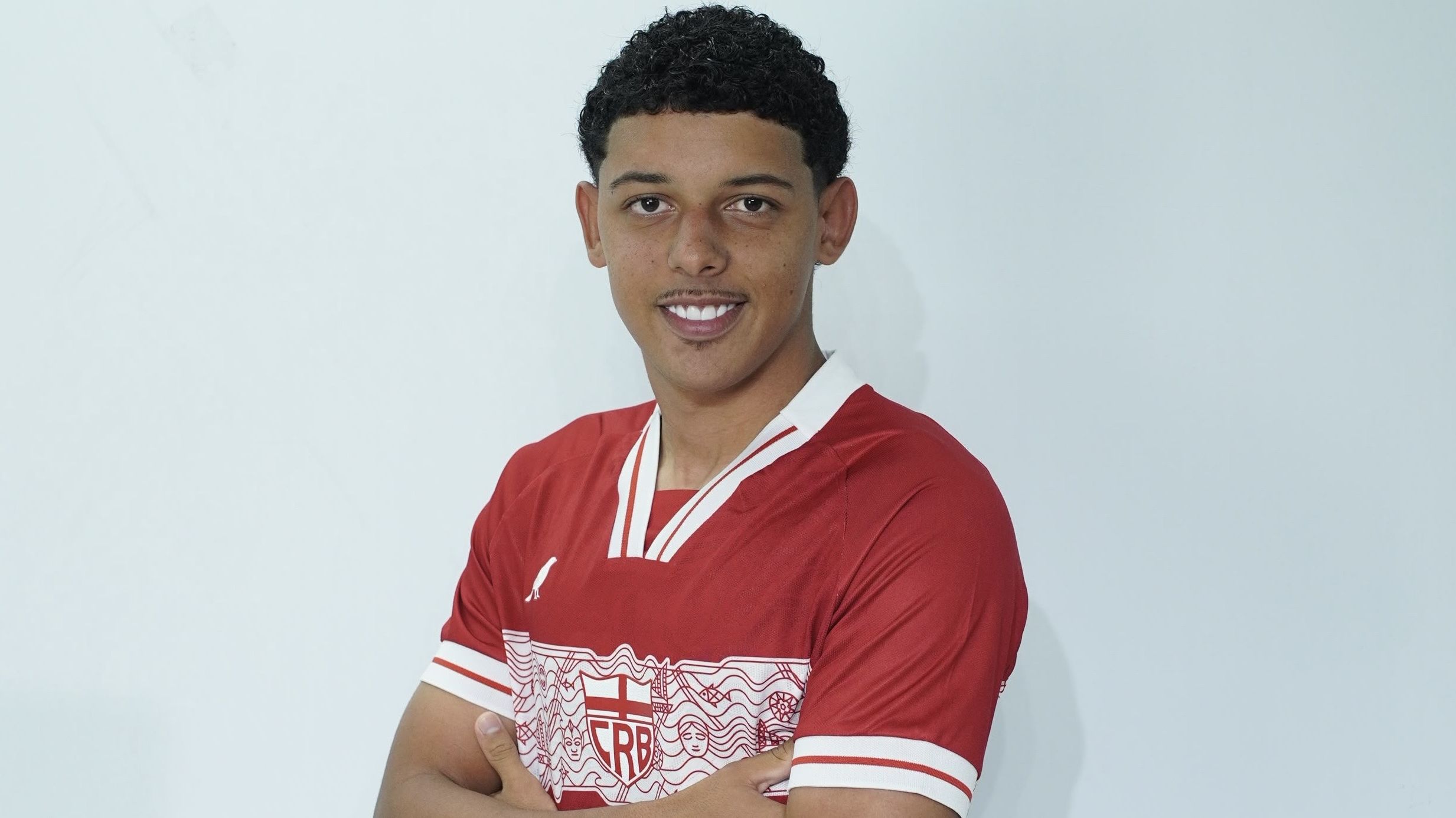 Cria da base: CRB negocia meio-campista de 19 anos com o Corinthians