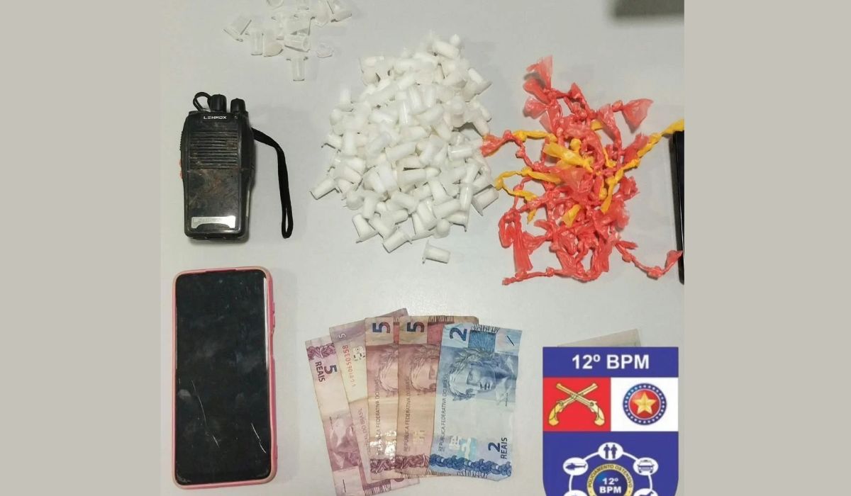 Mulher é presa com bolsa com maconha e crack e homem escapa por mata no Village Campestre
