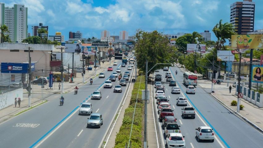 Motoristas por app vão poder usar faixa exclusiva de ônibus em Maceió; veja o que falta