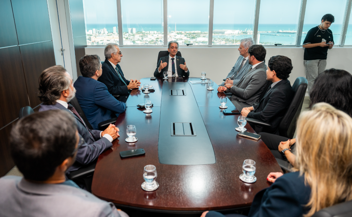 Governador em exercício, Fábio Bittencourt visita TRE e destaca transporte gratuito para eleitores