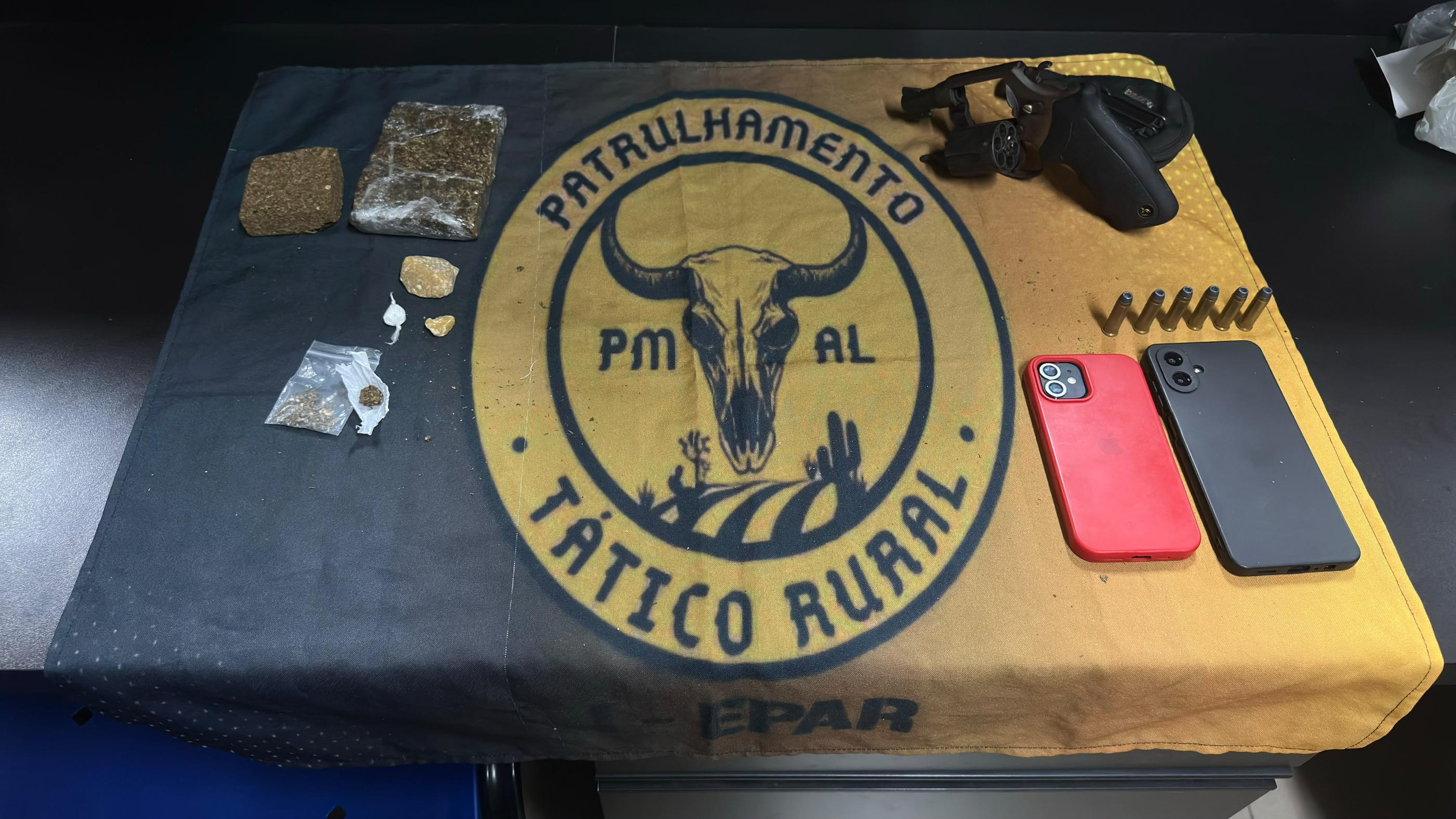 Operações da PM apreendem arma, drogas e medicamento controlado em Palmeira dos Índios e Arapiraca