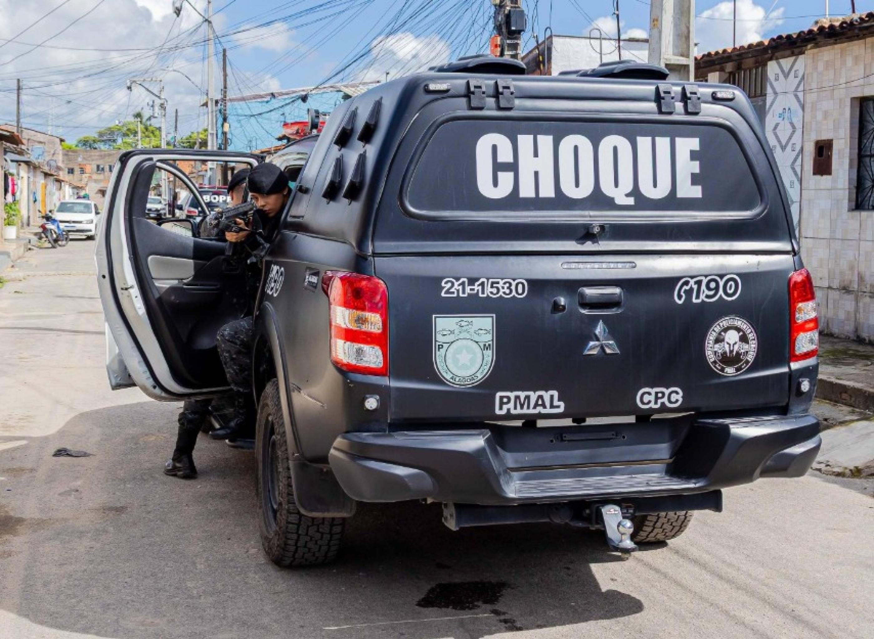 Polícia prende suspeito de assaltar mulher grávida dentro de ônibus em Maceió