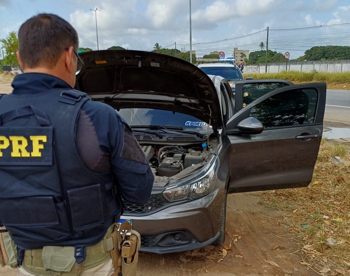 Motorista é preso por receptação após ser parado com carro furtado em Rio Largo