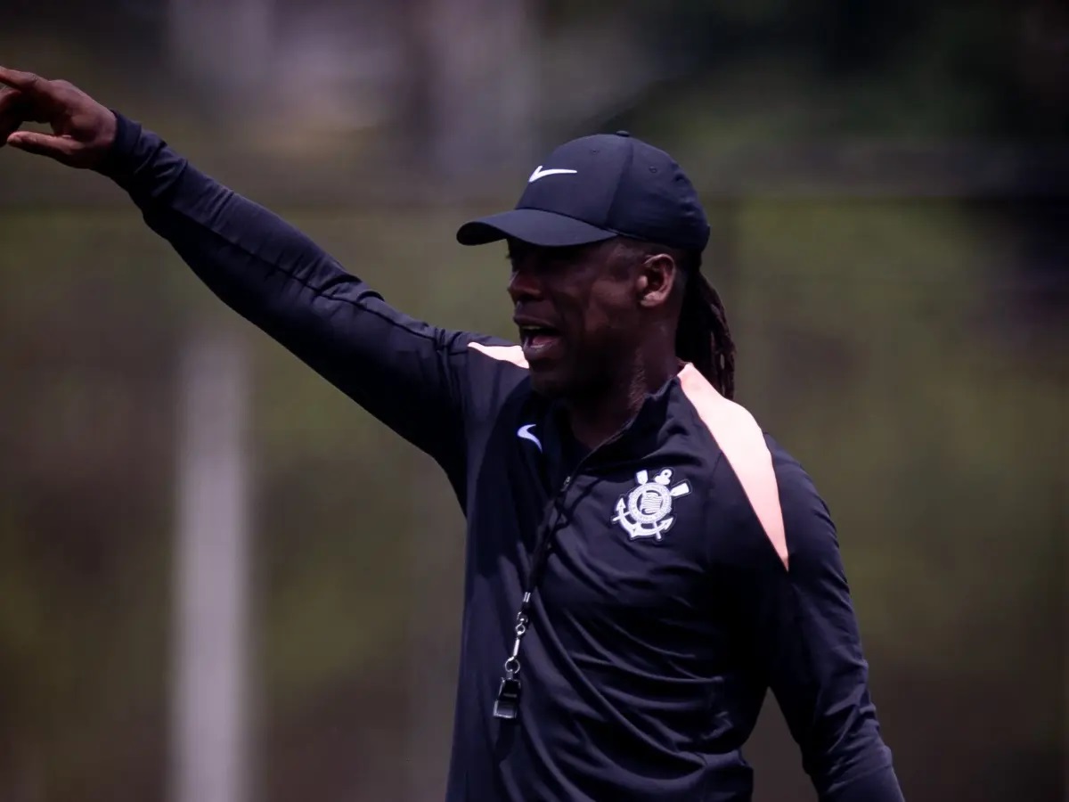 Seedorf não é inscrito a tempo no BID e terá de adiar estreia pelo Corinthians