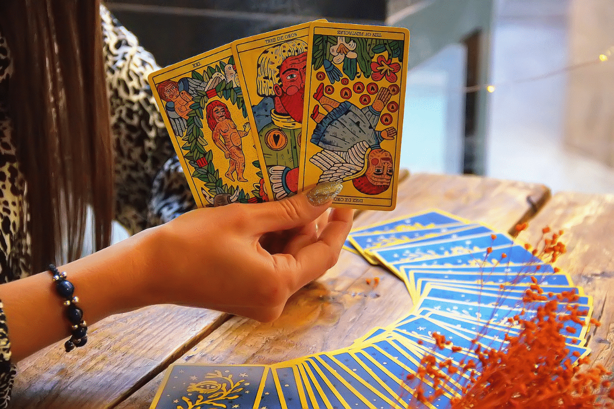 Tarot do dia: previsão para os 12 signos em 23/10/2026
