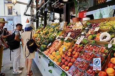 6- Madrid-  Entre um museu e outro, uma parada em algum dos lindos parques da cidade para saborear um sanduíche de jamón serrano, enquanto a hora do almoço não chega para escolher o menu do dia oferecido por uma infinidade de restaurantes