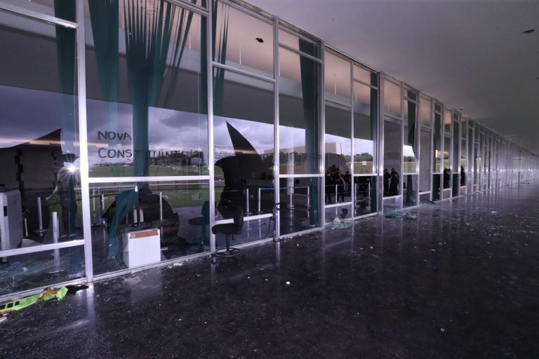 Vidra&amp;ccedil;as do Sal&amp;atilde;o Negro do Congresso Nacional,