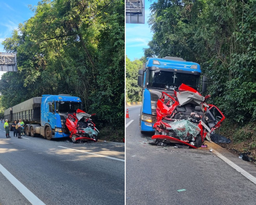 Carro é esmagado por carretas e duas pessoas morrem em rodovia de SP — Foto: Nina Barbosa