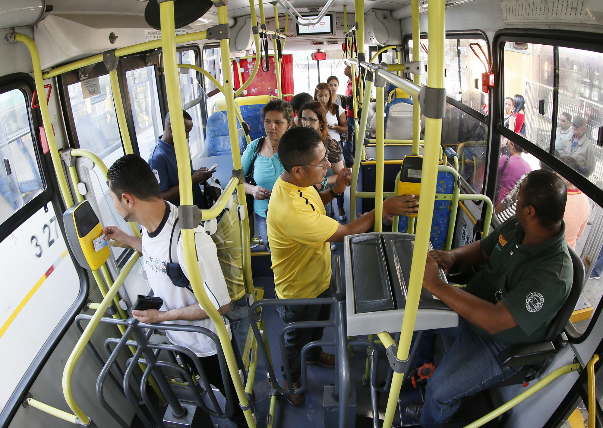 Resultado de imagem para ônibus catraca