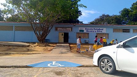 Nesta escola não havia fila de eleitores.