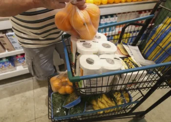 Governo vai começar a pagar R$ 500 em auxílio alimentação para brasileiros